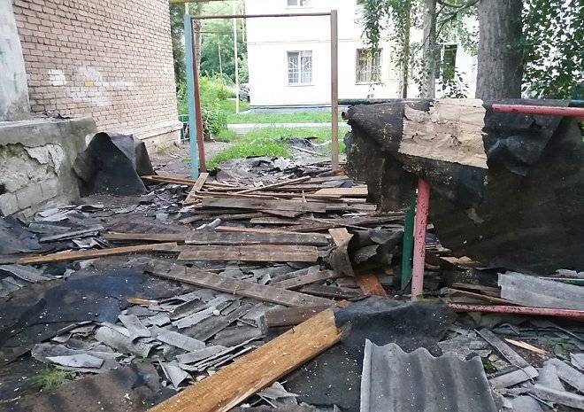 В Приокском рабочие завалили строительным мусором детскую площадку