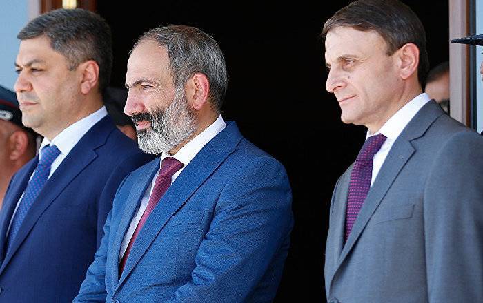 Пашинян присвоил звания руководящему составу силовых структур ко Дню Конституции Армении