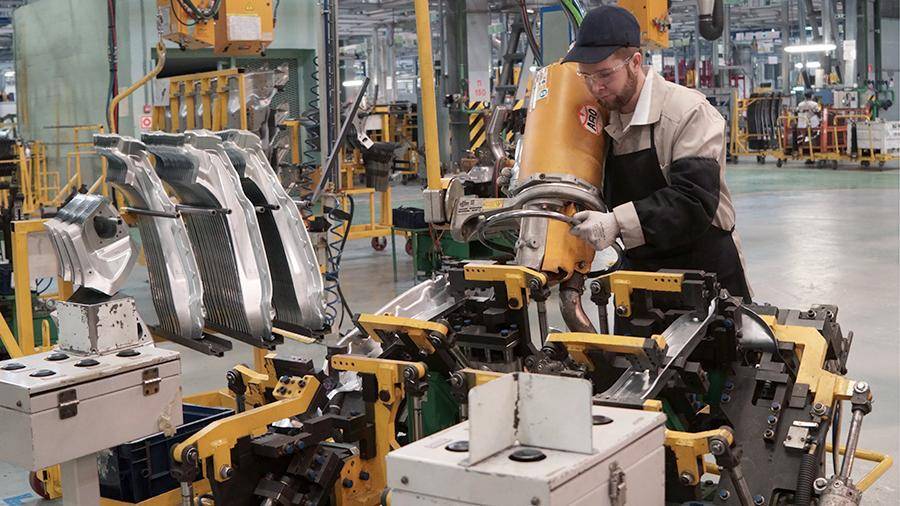 «АвтоВАЗ» приостановит производство в Тольятти и Ижевске