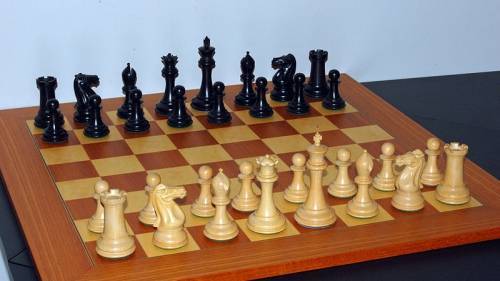 Миниатюрная шахматная фигурка продана на Sotheby’s за почти миллион долларов