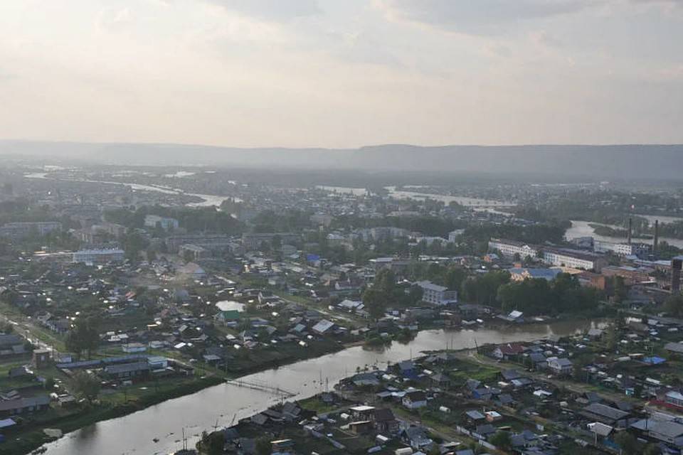 В затопленном российском городе службы ЖКХ первым делом чистят бассейны чиновников (видео)
