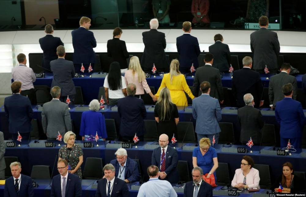 Члены Партии Брекзита отвернулись от зала на заседании Европарламента