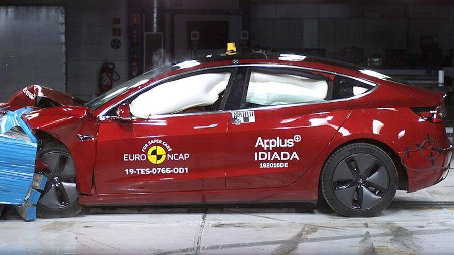 Электромобиль Tesla Model 3 прошел краш-тест