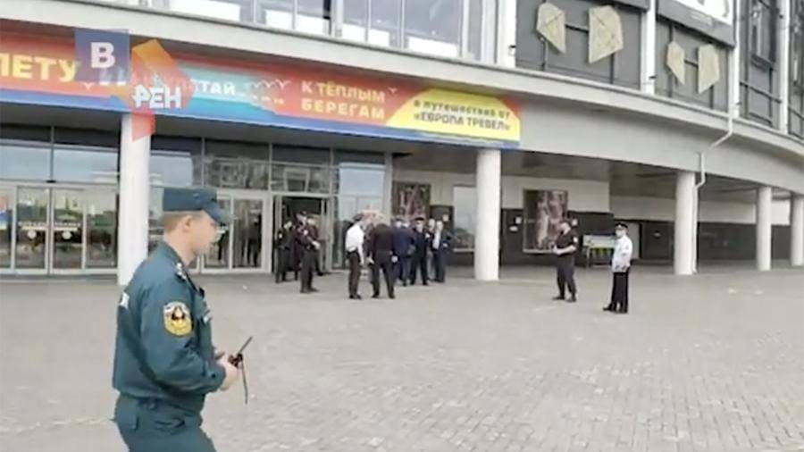 В Сети появилось видео с места стрельбы в тюменском торговом центре