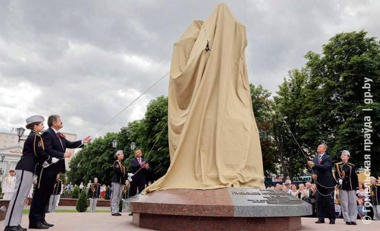 В Гомеле торжественно открыли памятник братьям Лизюковым — фото