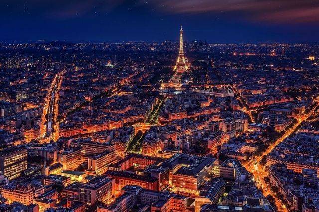В центре Парижа могут запретить проезд туристических автобусов