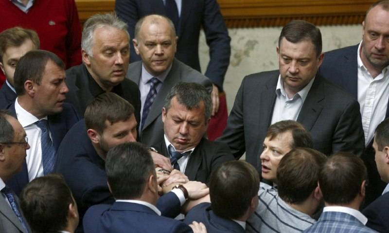 Ругаться матом теперь вне закона: Рада объявила о "дематюкации" украинского языка