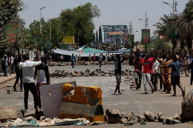 Суданская оппозиция заявила о готовности к переговорам с военным советом