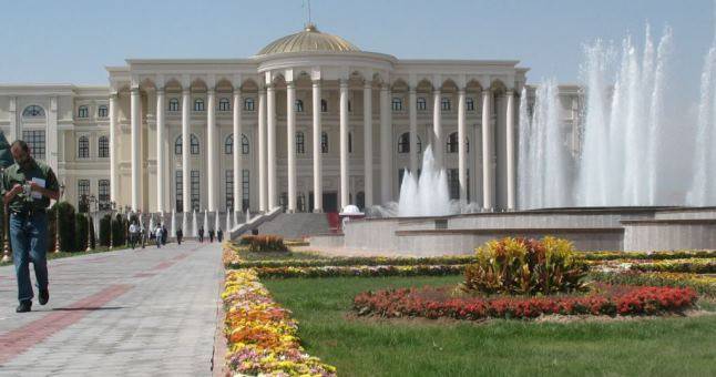 У правительства Таджикистана появится свои аптека и стоматология