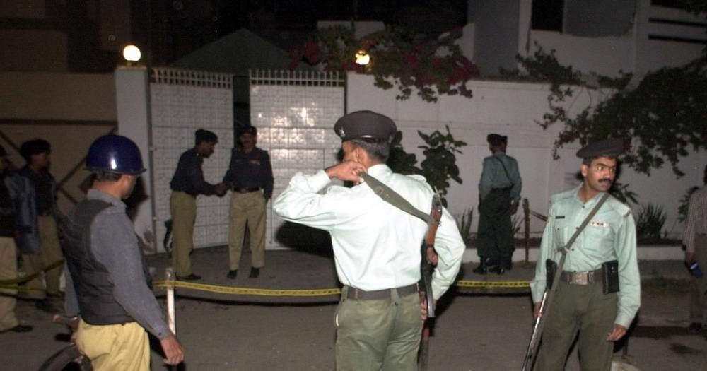Неизвестный открыл огонь в международном аэропорту Пакистана, есть погибшие.