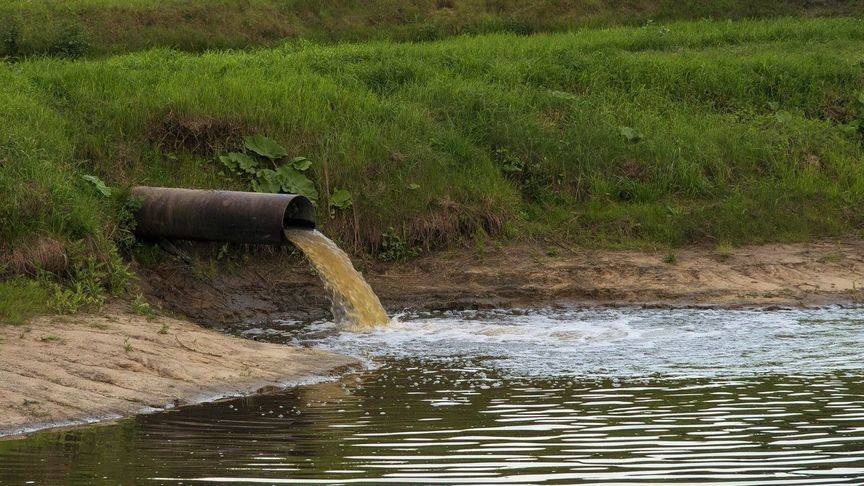 В Кировской области в реку незаконно сбрасывали грязные стоки