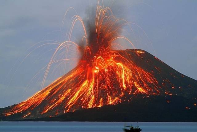 В Италии проснулся вулкан на острове Стромболи