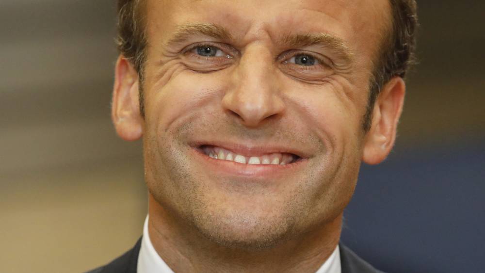"Бобик в гостях у Барбоса": Президент Франции удивил своей невоспитанностью и европейскими манерами - фото