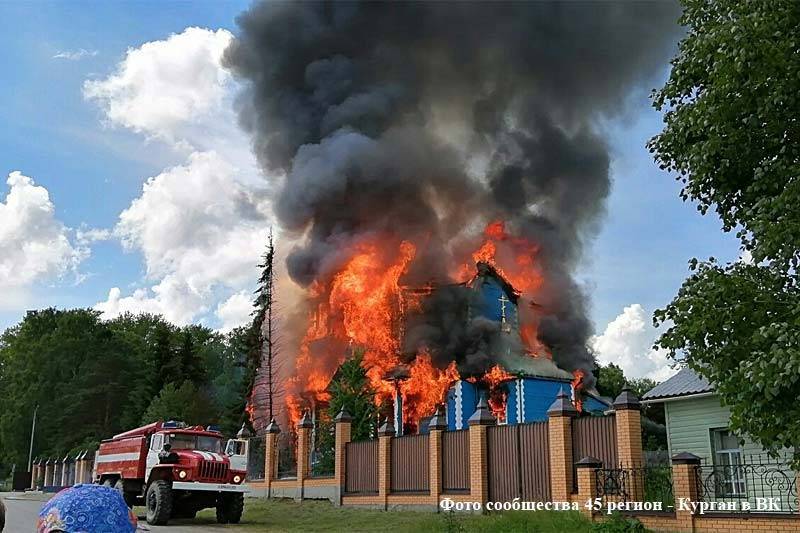В Чимеево горит старейшая церковь Курганской области