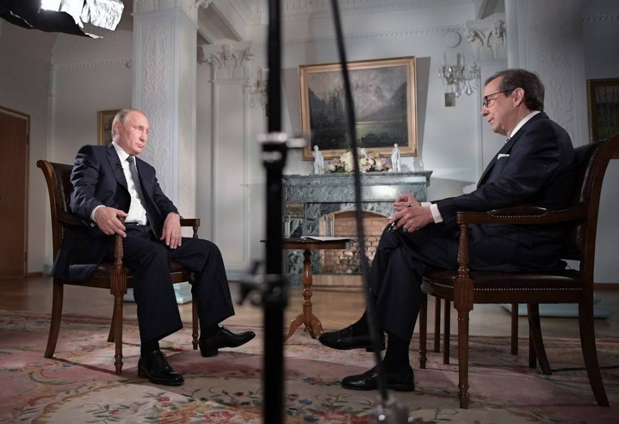 В СЖР оценили выдвижение интервью с Путиным на "Эмми"