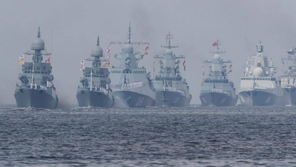День ВМФ: Путин принял главный парад
