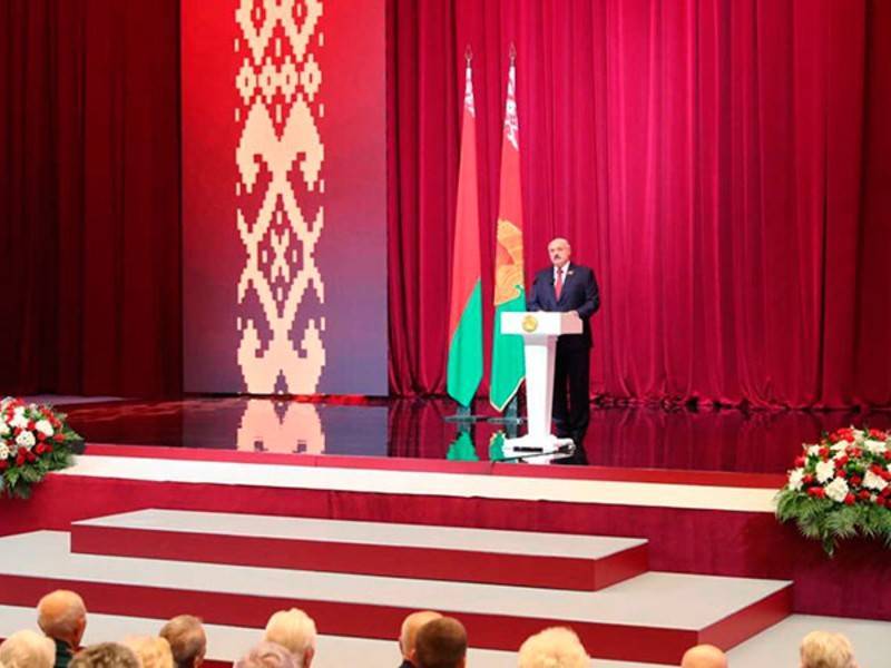 Лукашенко назвал выборы экзаменом для власти