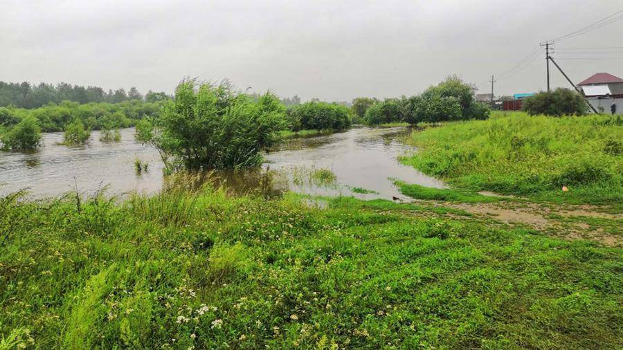 Уровень воды в реке Ия в Тулуне превысил критическую отметку на 2 м