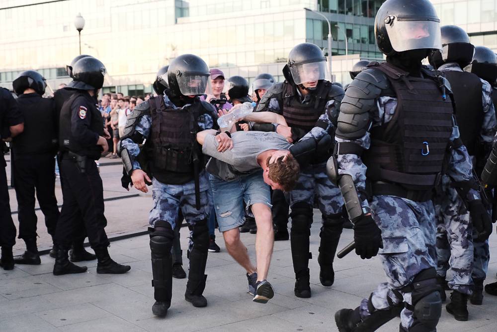 Больше 1000 человек задержали в Москве из-за акции в поддержку независимых кандидатов в Мосгордуму