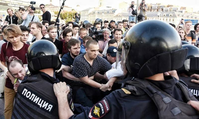 МВД: на&nbsp;несогласованном митинге в&nbsp;Москве задержаны 1074 человека