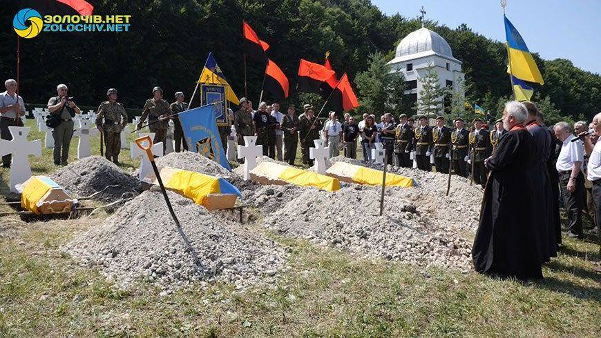 На Львовщине перезахоронили бойцов 14-й дивизии Ваффен СС под гимн Украины, в «Слуге народа» возмутились