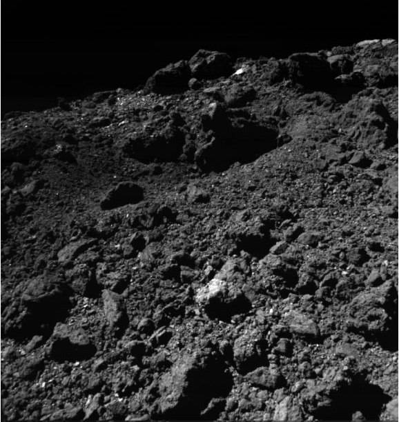 Автоматическая станция «Хаябуса-2» увидела рукотворный кратер на Рюгу в объеме