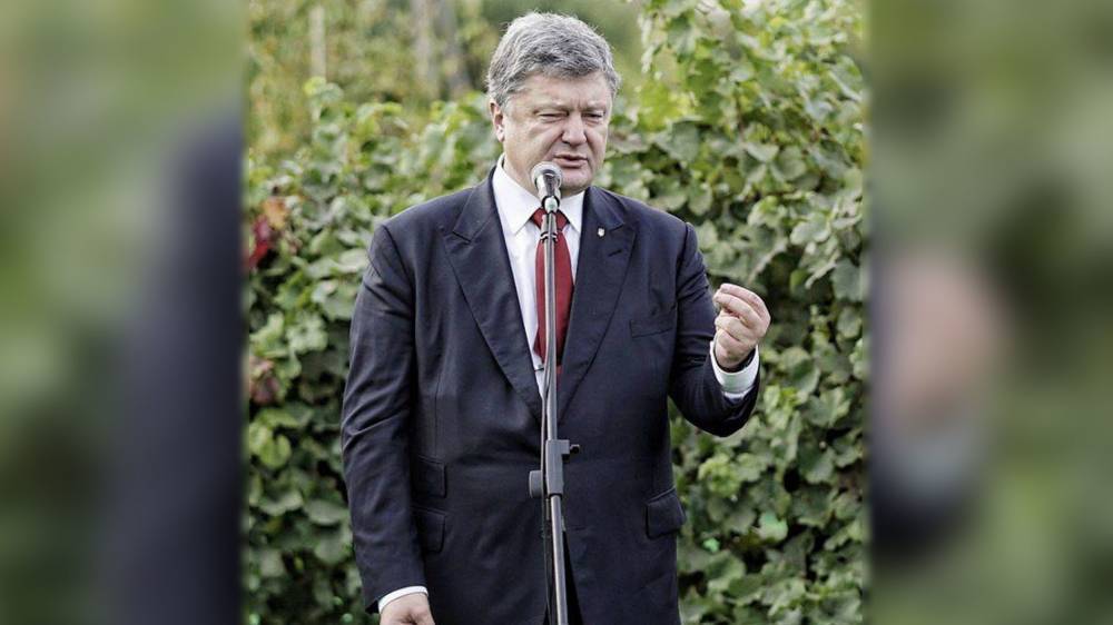 12 августа украинцы смогут потаскать за пиджак живого Порошенко