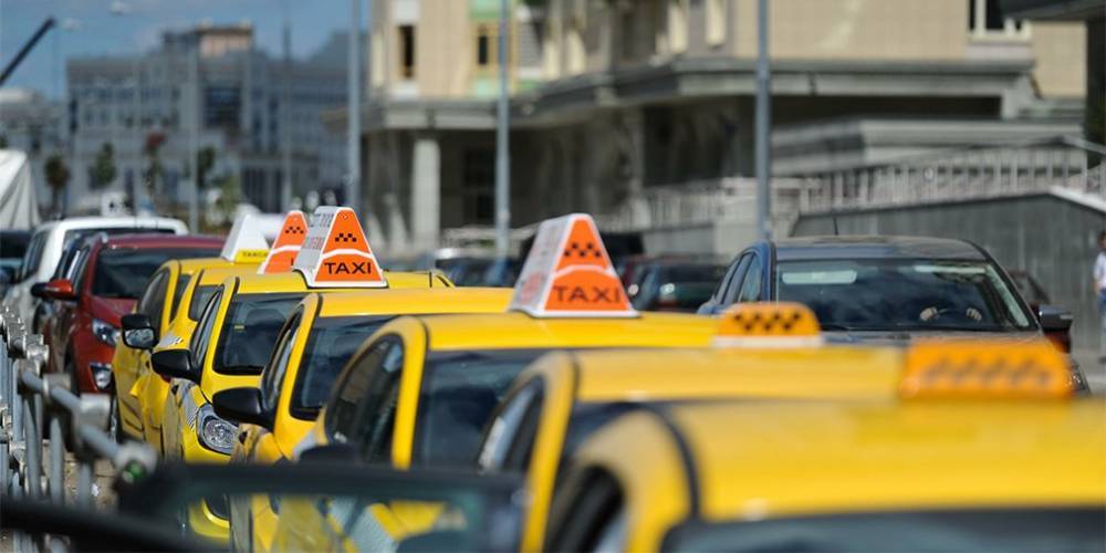 Названа средняя стоимость поездки на такси в Москве