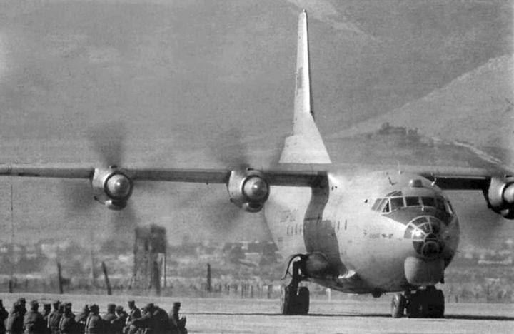 На каких советских самолётах в Афганистане рисовали «чёрный тюльпан» | Русская семерка