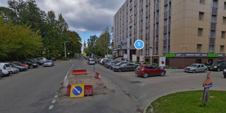 Часть улицы Памфилова в Смоленске перекрыли для автомобилистов
