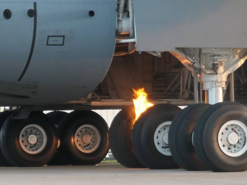 Самолёт ВВС США загорелся на авиашоу в Висконсине