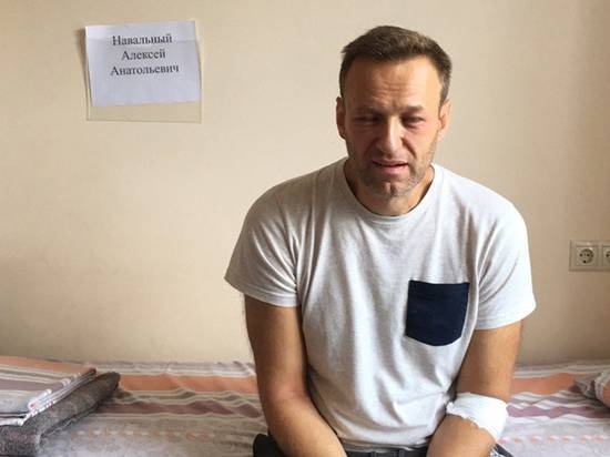 Навальный опубликовал фото после отравления