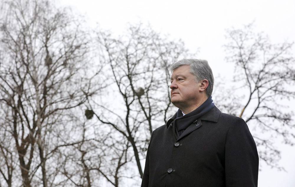 Семья разделилась: появились подробности бегства Порошенко из Украины