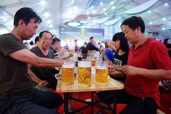 29-й Международный фестиваль пива в разгаре в Циндао | Вести.UZ