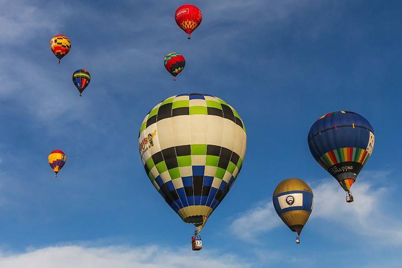 Видео с красочного фестиваля воздушных шаров во Франции