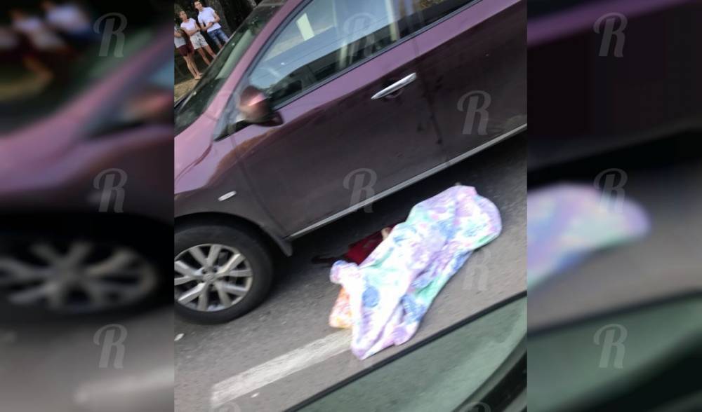 В Смоленске на пешеходном переходе сбили мать с ребенком