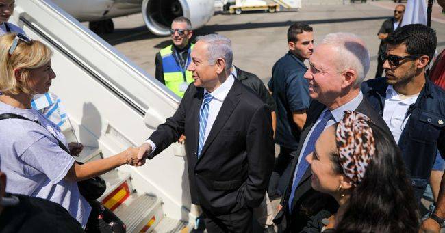 Премьер Израиля лично встретил иммигрантов из Украины