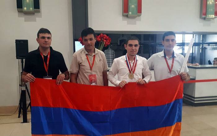 Армянский школьник завоевал бронзу на олимпиаде по химии в Париже