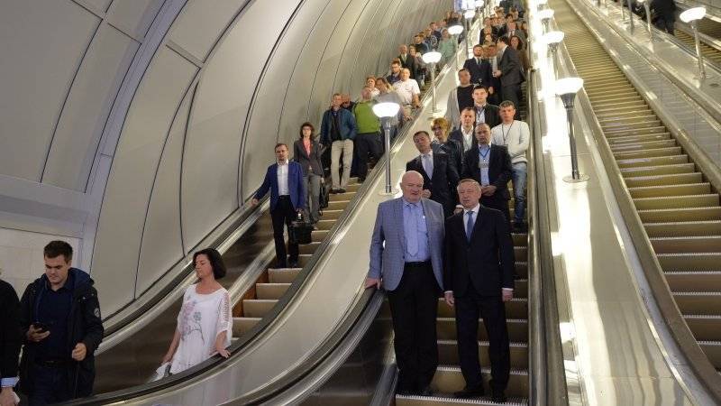 Рабочих станции метро «Академическая» наградили от имени Беглова