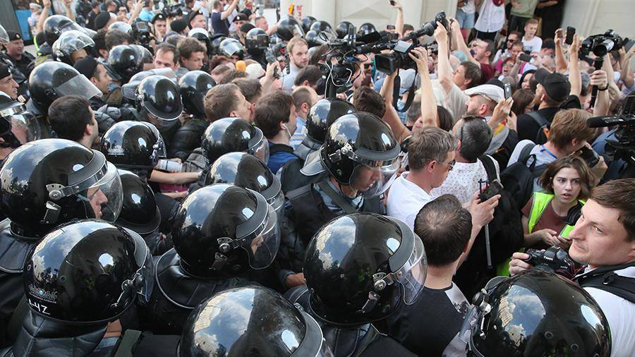 Более 60 человек арестованы после незаконной акции в Москве