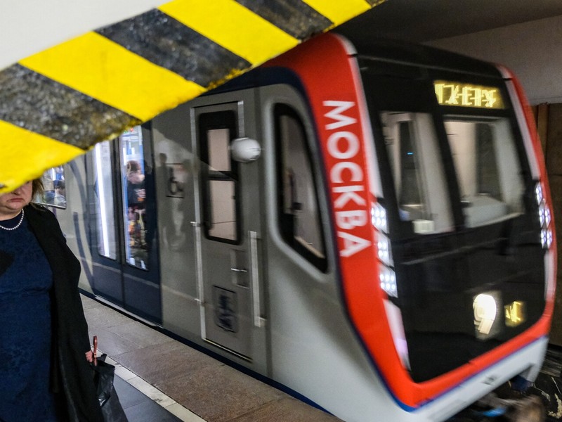 Третий за день пассажир упал на пути в метро Москвы