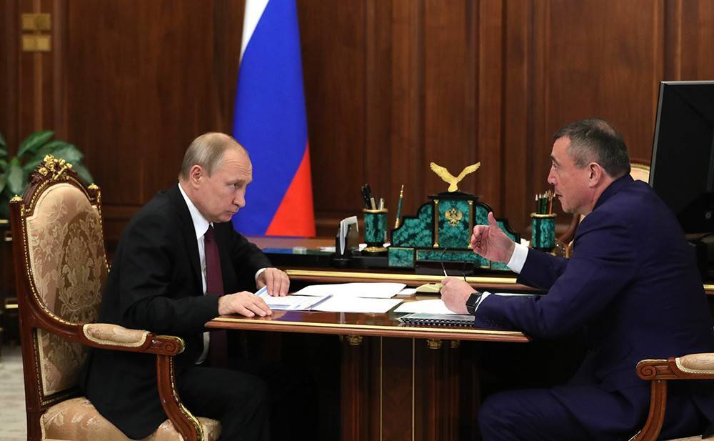 Путин попросил не гонять людей "за тридевять земель" на диспансеризацию