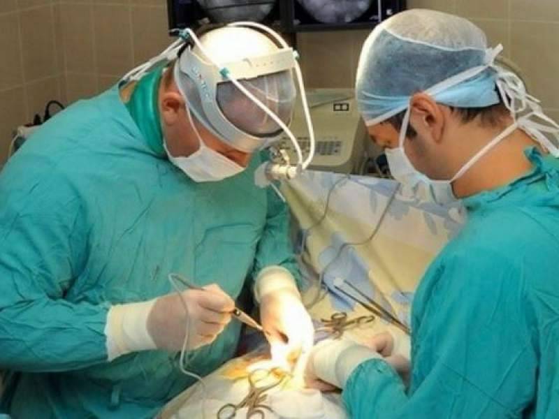 Полтора килограмма украшений нашли врачи в желудке у пациентки в Индии