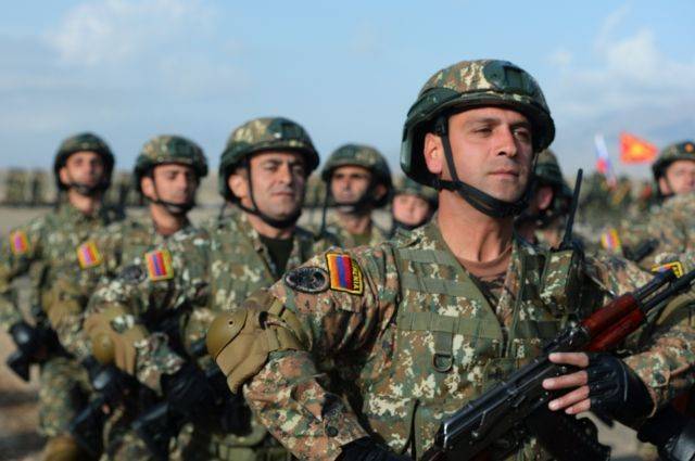 Азербайджан и Армения обвинили друг друга в обстрелах на границе