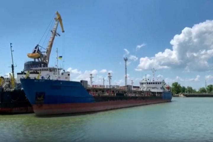 Украина арестовала танкер РФ вместе с документами моряков