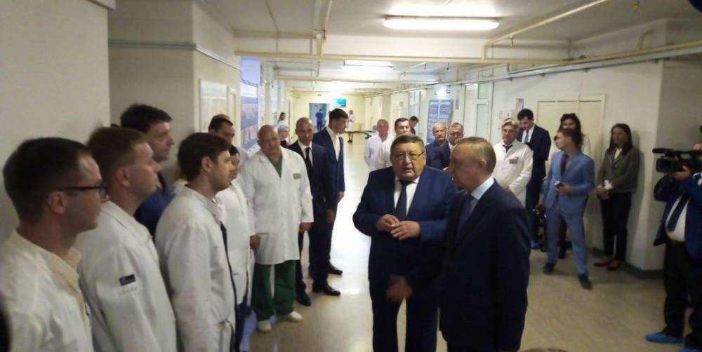 Беглов поздравил сотрудников НИИ Джанелидзе с удачной трансплантацией печени