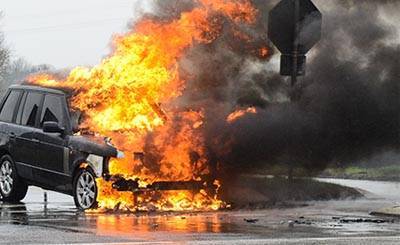 В Рейнланд-Пфальце мужчина вывел горящий автомобиль с территории АЗС | RusVerlag.de