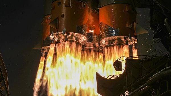 Астронавт заснял с борта МКС разрушение корабля "Прогресс" (фото)