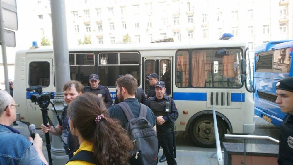 Свыше 60 провокаторов арестованы и более 160 оштрафованы после незаконной акции в Москве