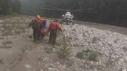 Лайф публикует видео эвакуации туристов, потерпевших бедствие на реке в Бурятии.